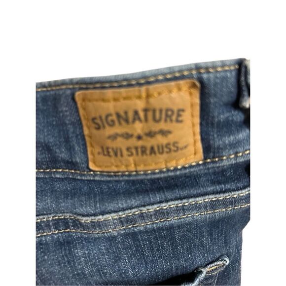 Signature Levi Straus Size 14W Blue Midrise Shaping Bootcut Jeans - Picture 10 of 13